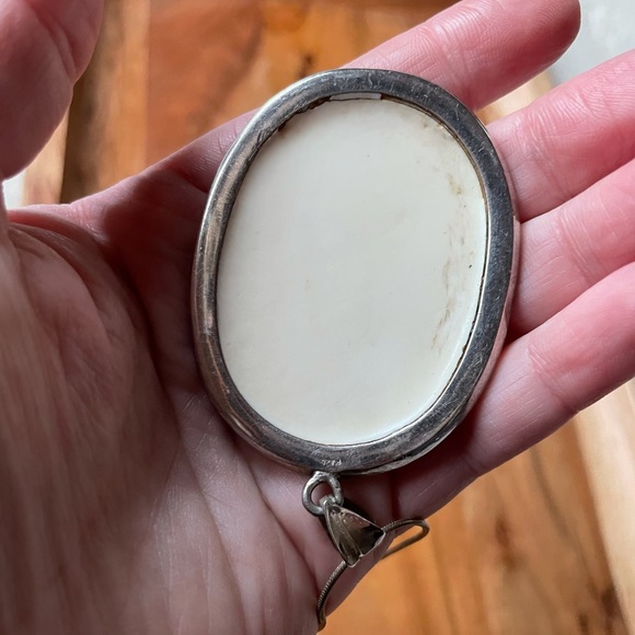 Vintage | Mother Of Pearl Statement Necklace - Picture 12 of 17